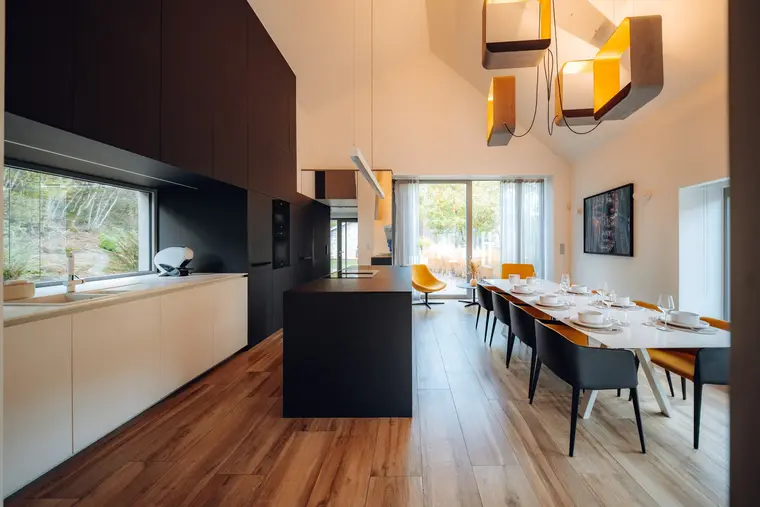 La cuisine et la grande table