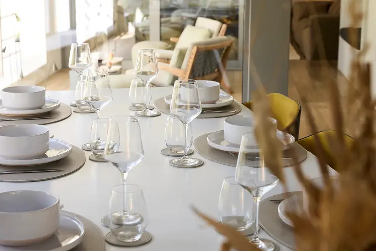 La table dressée pour le repas