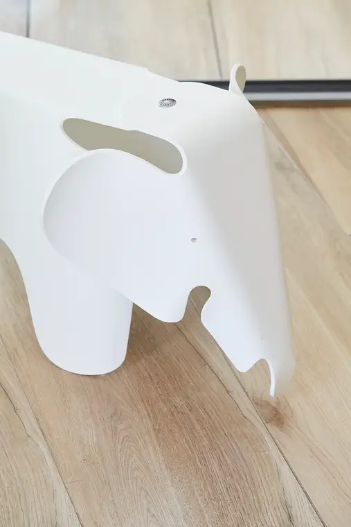 L’éléphant blanc, clin d’œil du salon